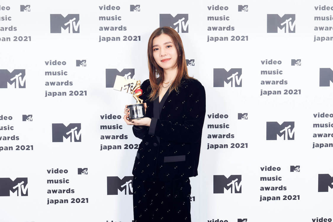 milet（©渡邊玲奈（田中聖太郎写真事務所））