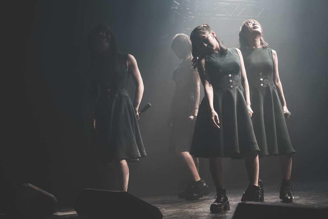 #2i2＜1周年記念ワンマンライブvector #2i2ver.1＞白金高輪SELENE b2（2021年12月11日）／撮影：かやの ようへい 