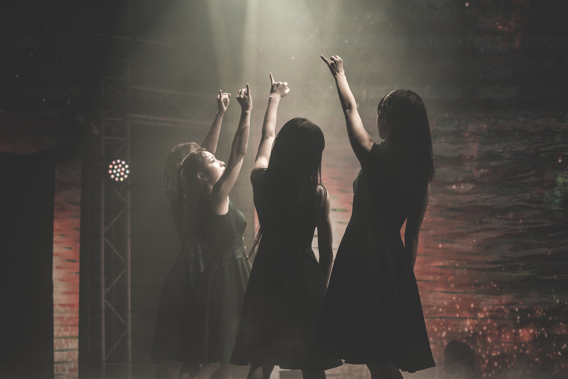 #2i2＜1周年記念ワンマンライブvector #2i2ver.1＞白金高輪SELENE b2（2021年12月11日）／撮影：かやの ようへい 