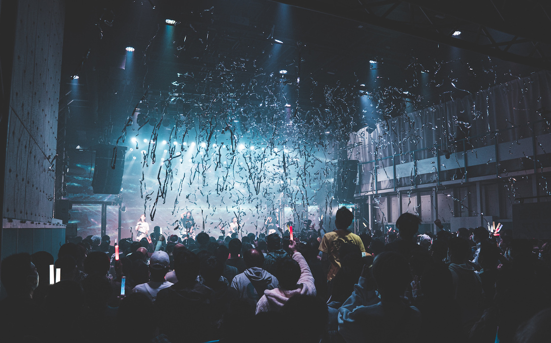 #2i2＜1周年記念ワンマンライブvector #2i2ver.1＞白金高輪SELENE b2（2021年12月11日）／撮影：かやの ようへい 