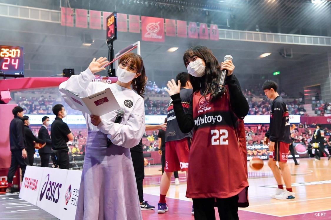 アンジュルム 上國料萌衣＜B.LEAGUE 2021-22 SEASON 第11節 川崎ブレイブサンダース VS群馬クレインサンダーズ戦＞川崎市とどろきアリーナ（2021年12月15日）