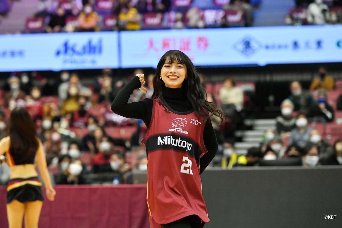 アンジュルム 上國料萌衣＜B.LEAGUE 2021-22 SEASON 第11節 川崎ブレイブサンダース VS群馬クレインサンダーズ戦＞川崎市とどろきアリーナ（2021年12月15日）