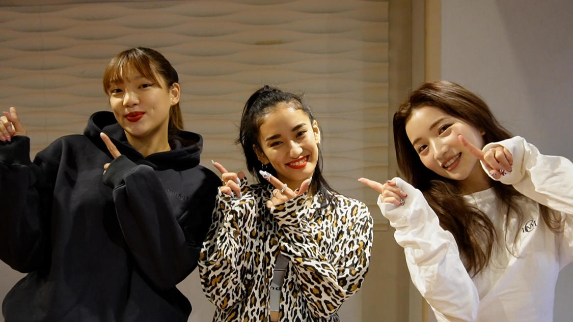 「【ダンスコラボ】アンエンユリと一緒にIVEの「ELEVEN」を踊ってみたよ❤️‍🔥❤」より