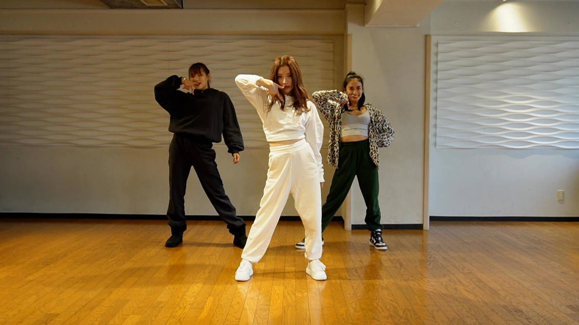 「【ダンスコラボ】アンエンユリと一緒にIVEの「ELEVEN」を踊ってみたよ❤️‍🔥❤」より