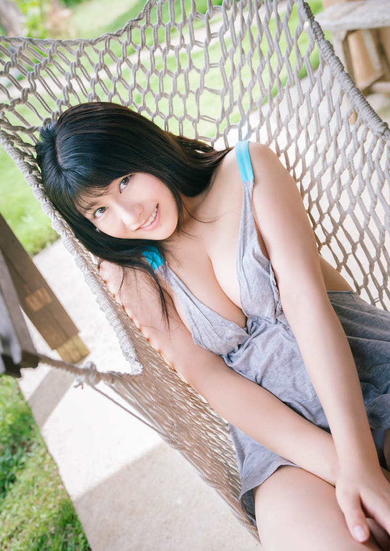 ちとせよしの写真集『Eternal』より