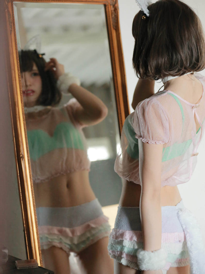 『ELFy BooKs vol.1 えなこ』より