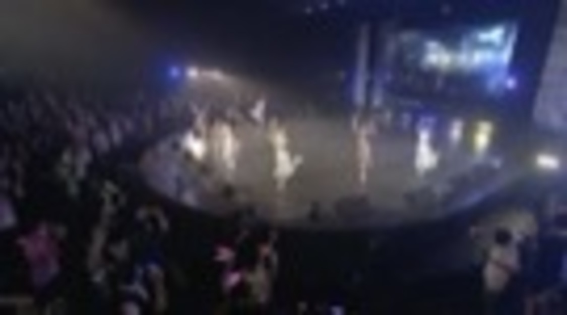 「らぶ地球」ライブ映像より