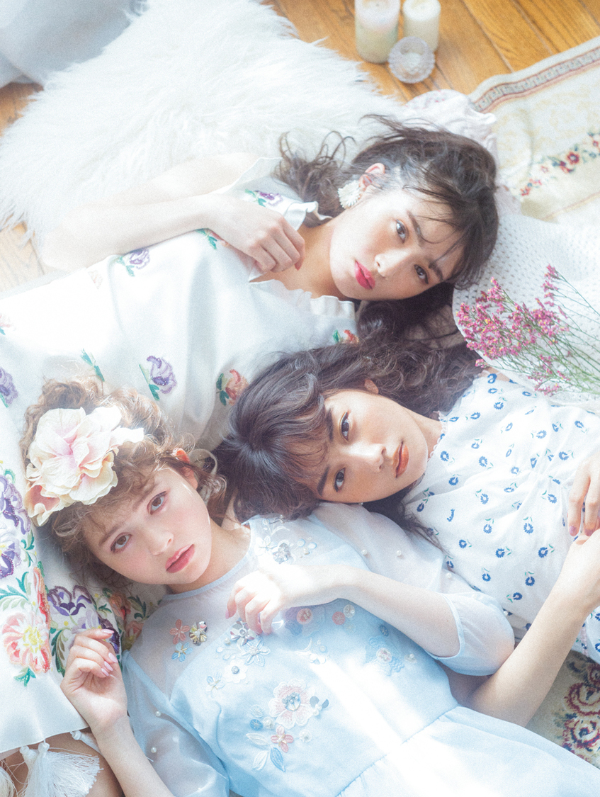 上：渡辺梨加 中：黒木ひかり 下：加藤ナナ「girl’s dreamin‘ 」｜『LARME 039』