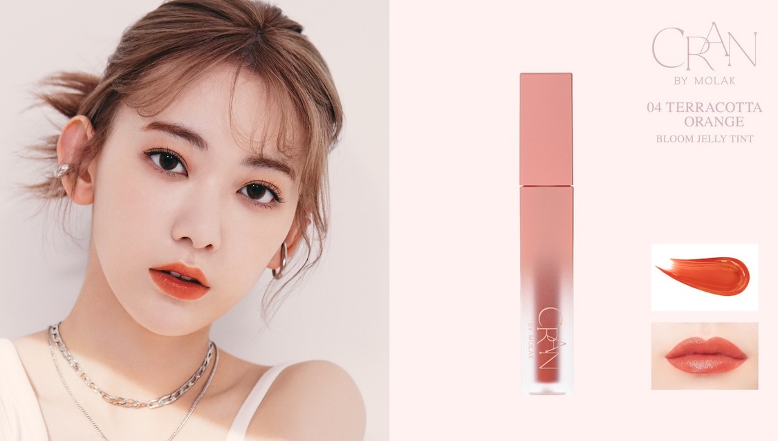 「04 TERRACOTTA ORANGE」血色感を感じるヘルシーなテラコッタオレンジ。塗った瞬間、旬な表情を叶えるミューテッドリップ。