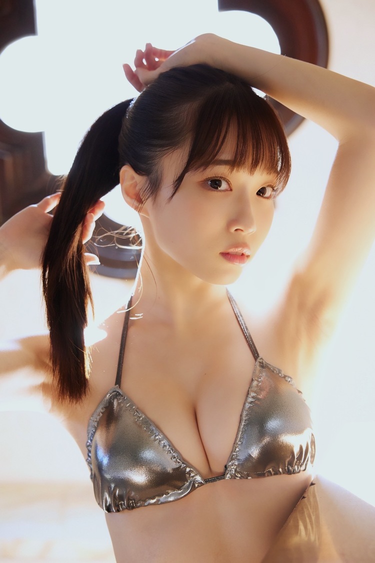 岸みゆ（撮影：Takeo Dec.・ビッグコミックスペリオール）