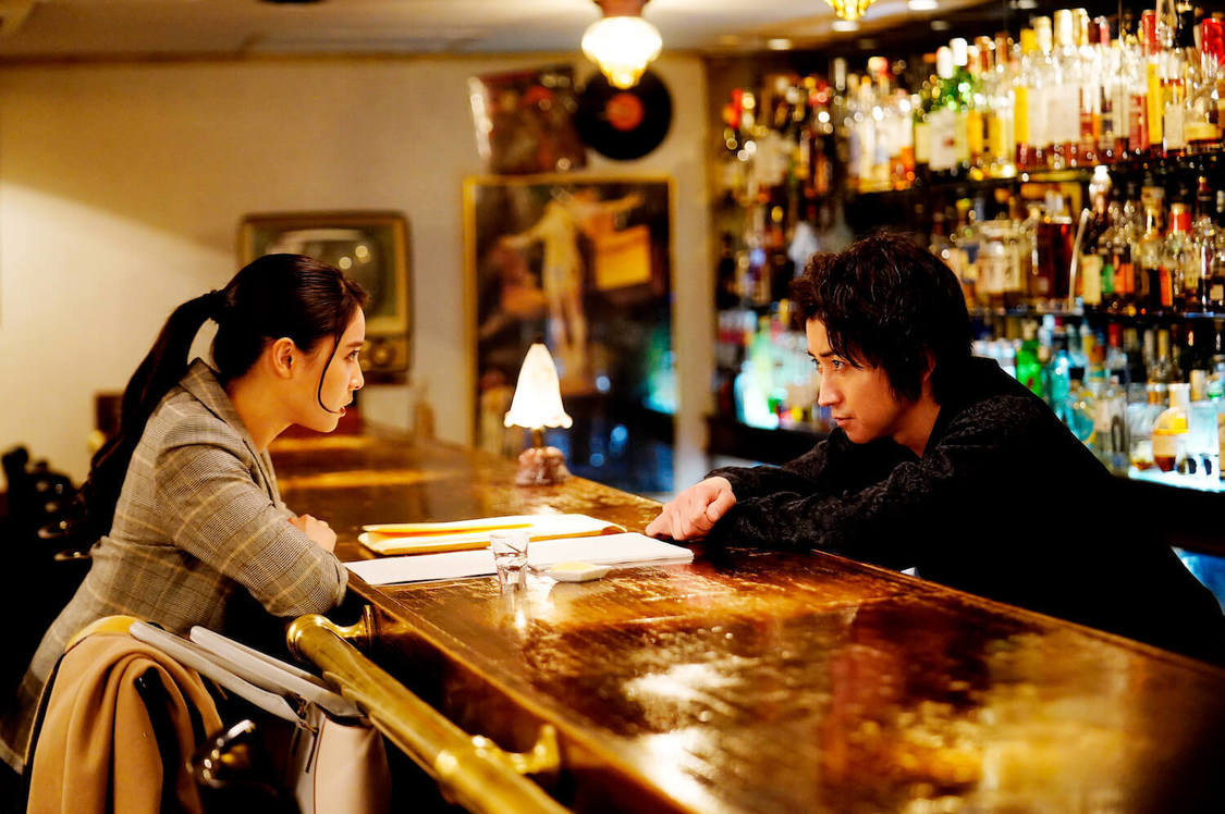 ©2021「鳩の撃退法」製作委員会 ©佐藤正午／小学館