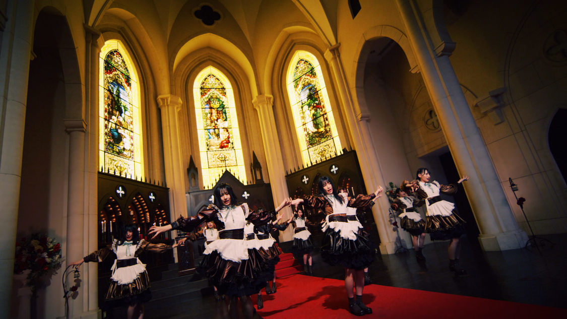 「チョコレートメランコリー」MVより（©YOANI/KING RECORDS）