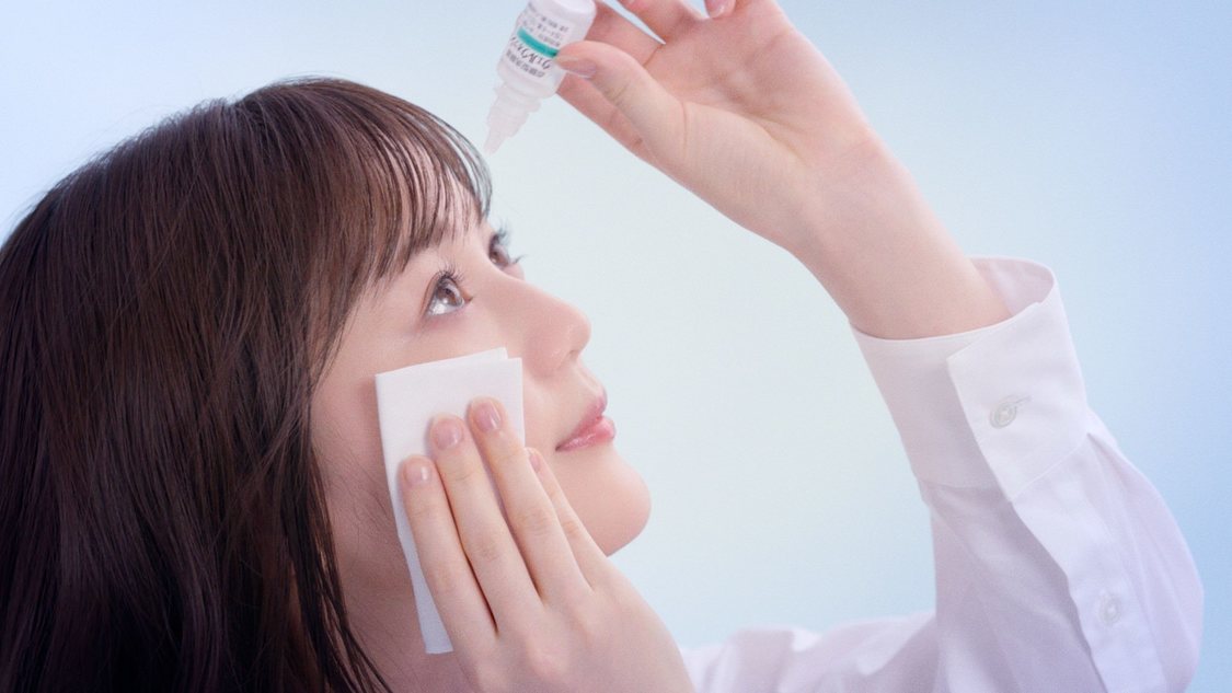 『ウェルウォッシュアイ（R）』新TV-CM「瞳に、シャワーを。」篇より