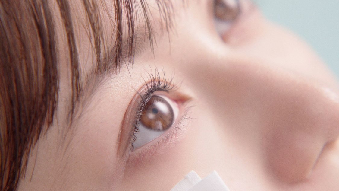 『ウェルウォッシュアイ（R）』新TV-CM「瞳に、シャワーを。」篇より
