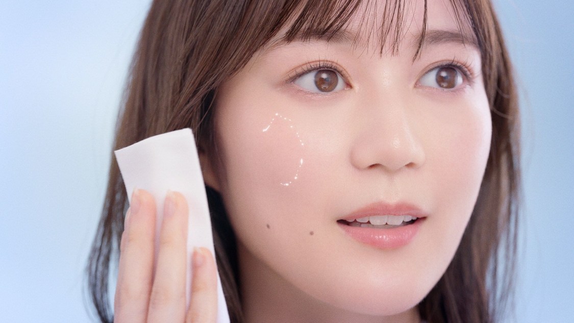 『ウェルウォッシュアイ（R）』新TV-CM「瞳に、シャワーを。」篇より