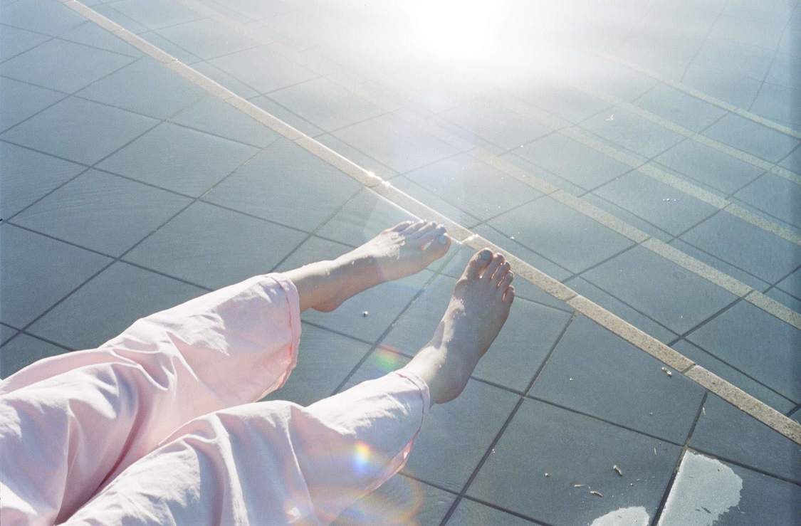 夏帆写真集『おとととい』収録カット（©︎SDP）