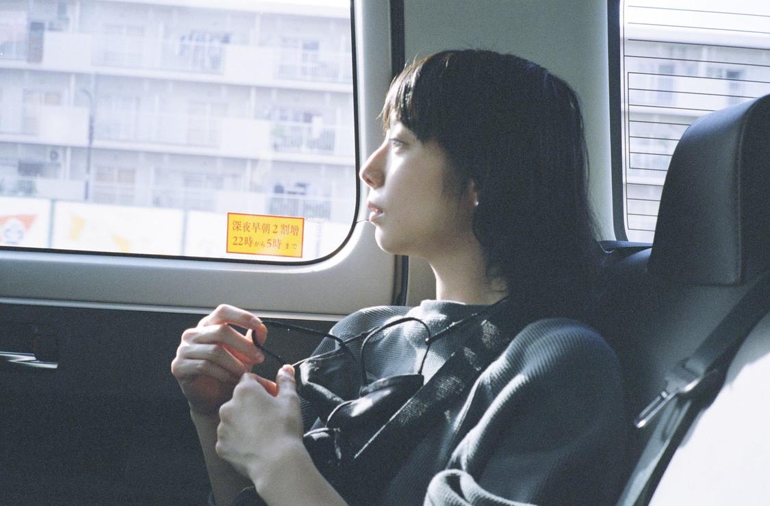 夏帆写真集『おとととい』収録カット（©︎SDP）