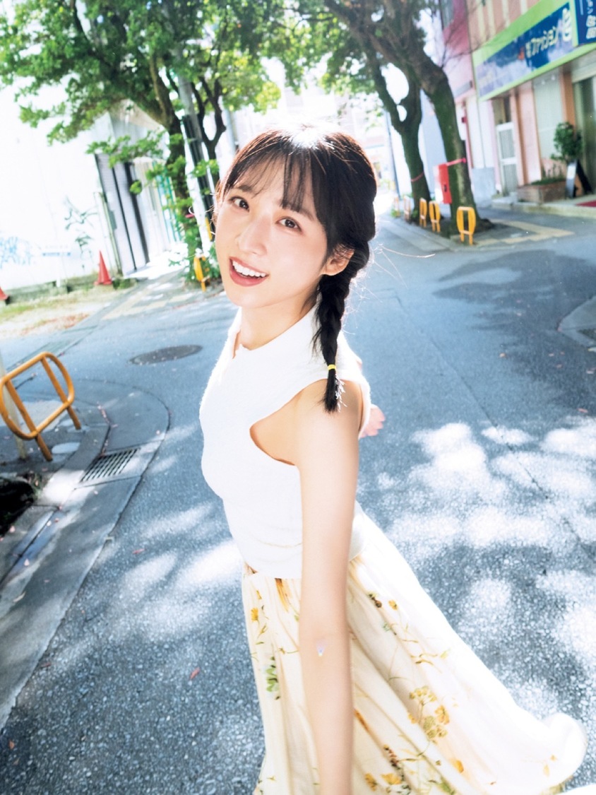 『AKB48小栗有以1st写真集　君と出逢った日から』より（撮影：細居幸次郎）