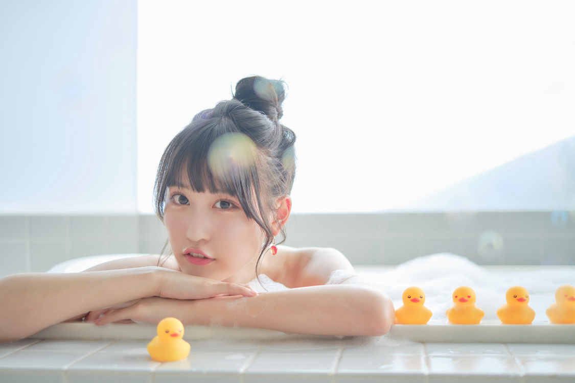 ハニースパイスRe. 宮花もも『Momo more〜宮花ももフォトブックアザーカット集〜』より