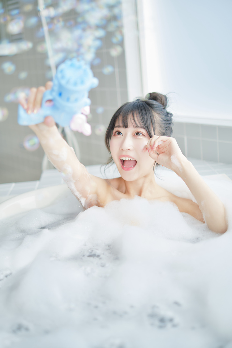 ハニースパイスRe. 宮花もも『Momo more〜宮花ももフォトブックアザーカット集〜』より