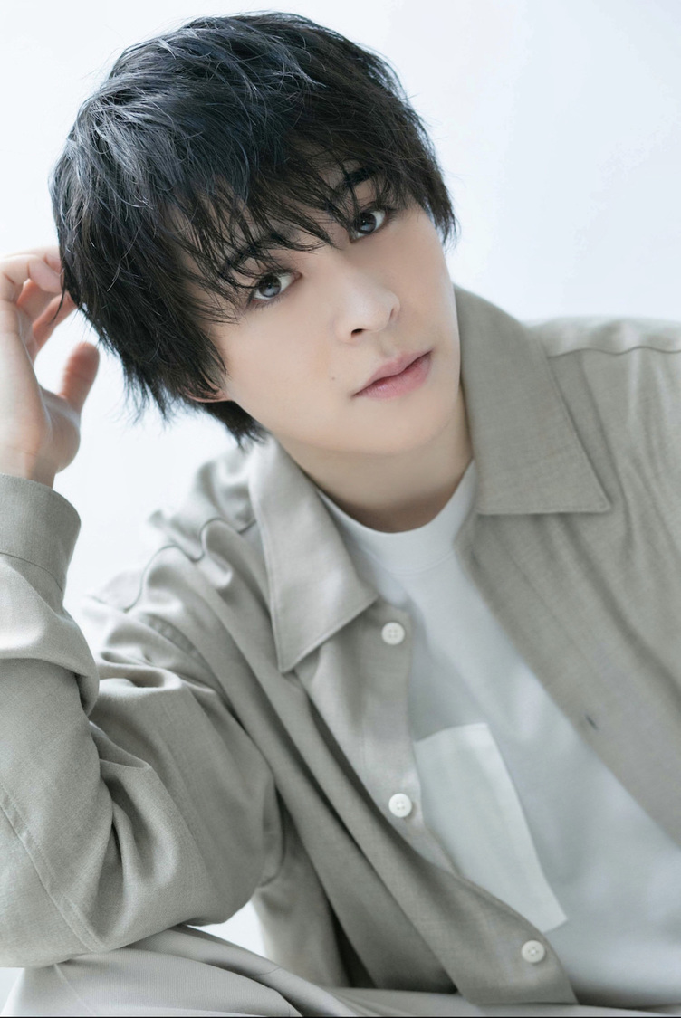 羽山直斗役・西銘駿