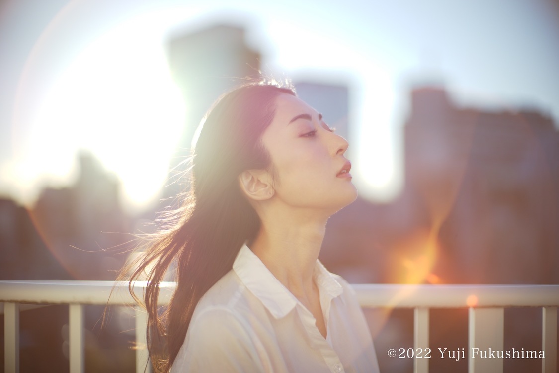 写真展＜繭×福島裕二 写真展 -繭ing-＞より