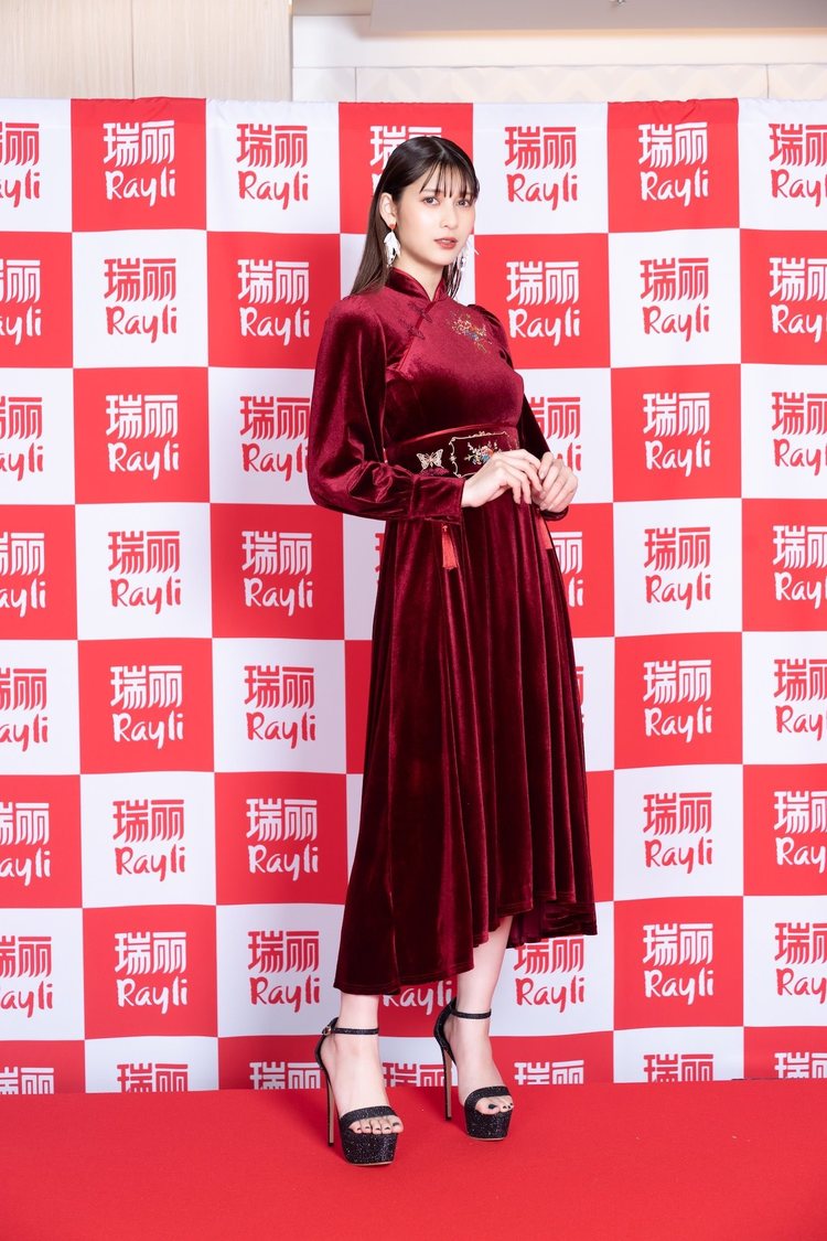 アンジェラ芽衣（(c)瑞麗）