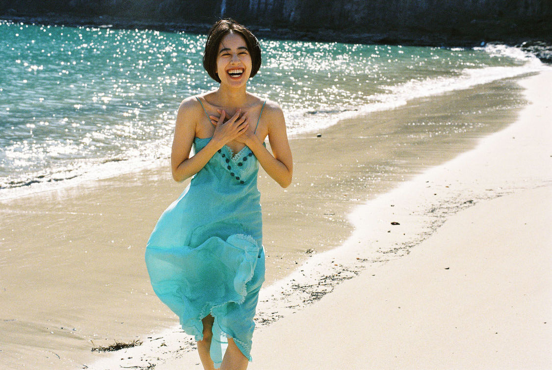 『月刊石橋静河 写真 モーガン茉愛羅』より