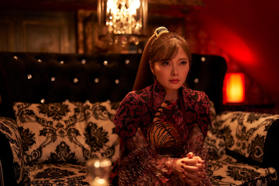 映画『嘘喰い』場面写真（©迫稔雄／集英社 ©2022 映画「嘘喰い」製作委員会）