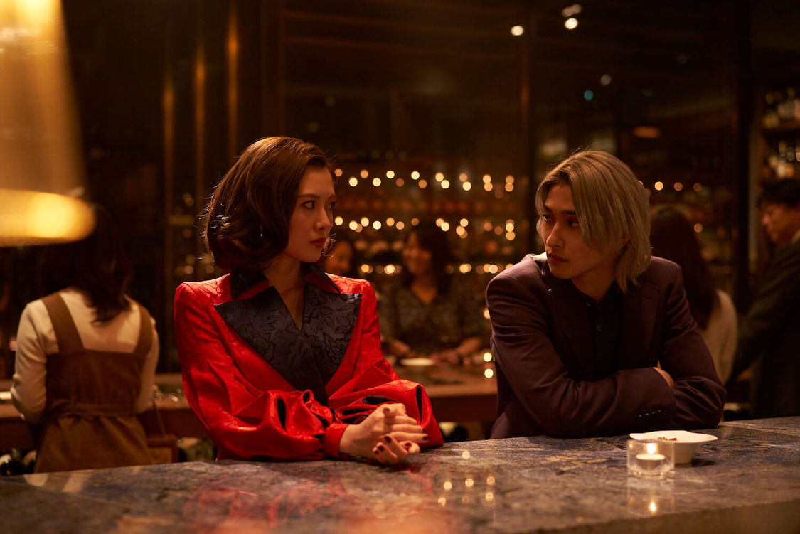 映画『嘘喰い』場面写真（©迫稔雄／集英社 ©2022 映画「嘘喰い」製作委員会）