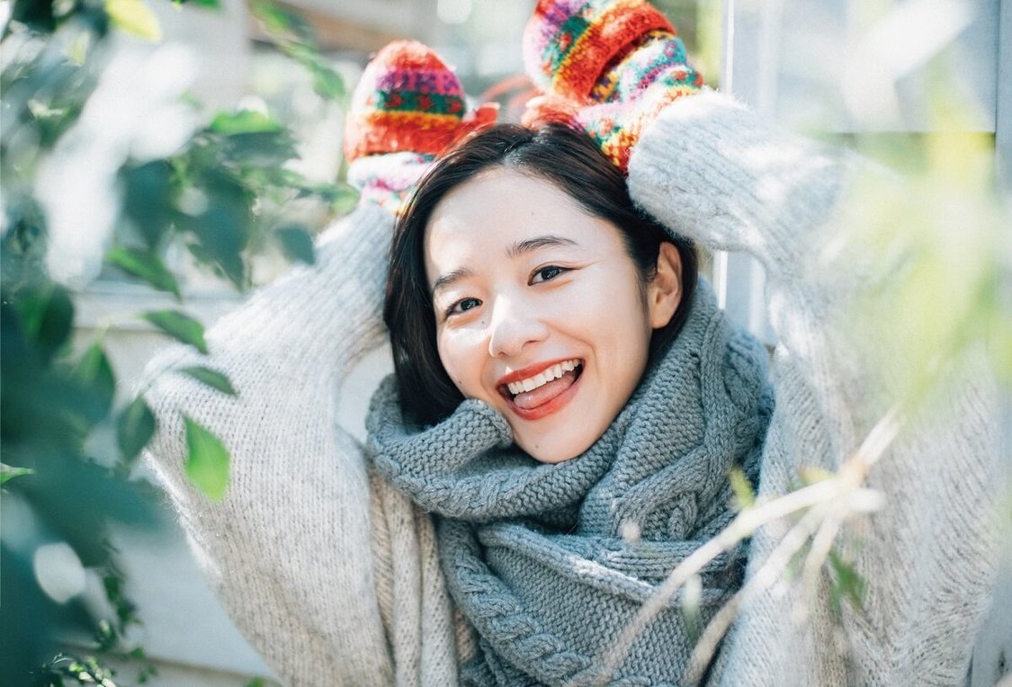 『堀田真由 2022-2023年カレンダー』