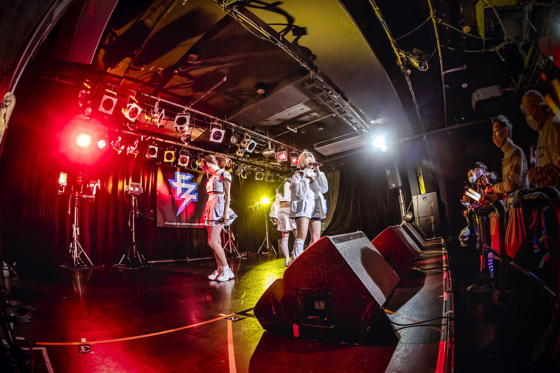 FiDZデビューワンマンライブ＜Lightning＞Spotify O-Crest（2022年1月30日／ライブ撮影：Johji Domon）