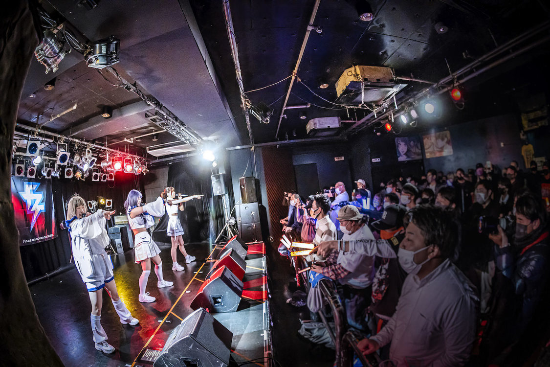 FiDZデビューワンマンライブ＜Lightning＞Spotify O-Crest（2022年1月30日／ライブ撮影：Johji Domon）