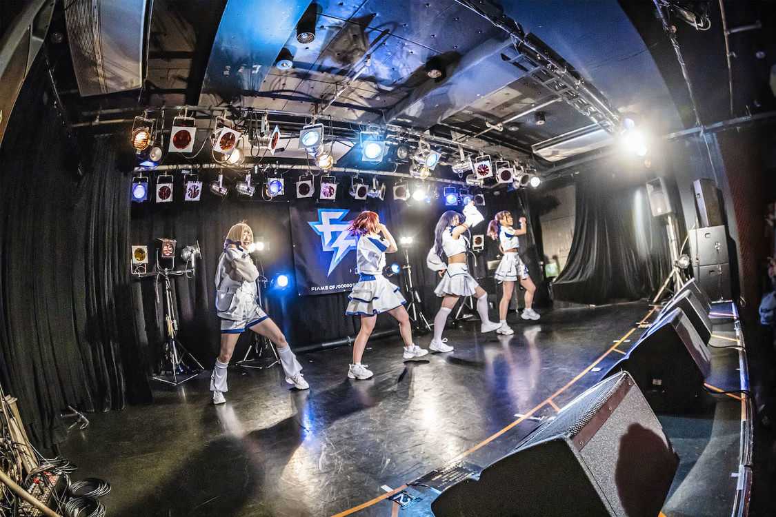 FiDZデビューワンマンライブ＜Lightning＞Spotify O-Crest（2022年1月30日／ライブ撮影：Johji Domon）