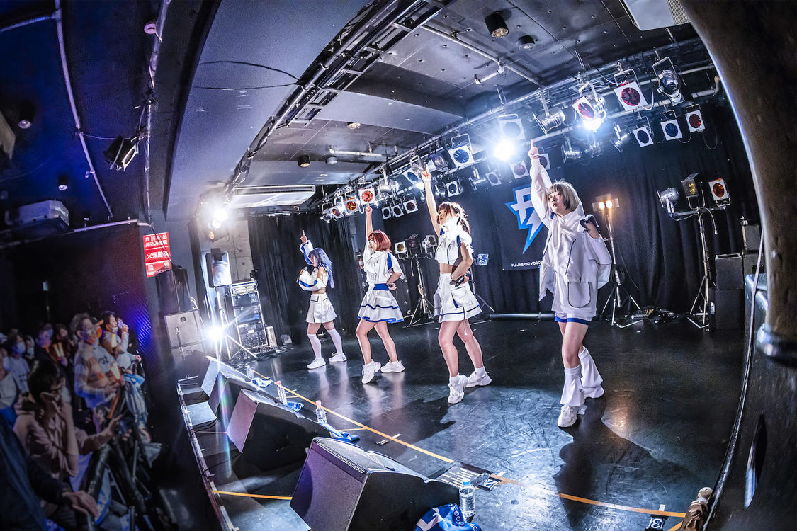 FiDZデビューワンマンライブ＜Lightning＞Spotify O-Crest（2022年1月30日／ライブ撮影：Johji Domon）