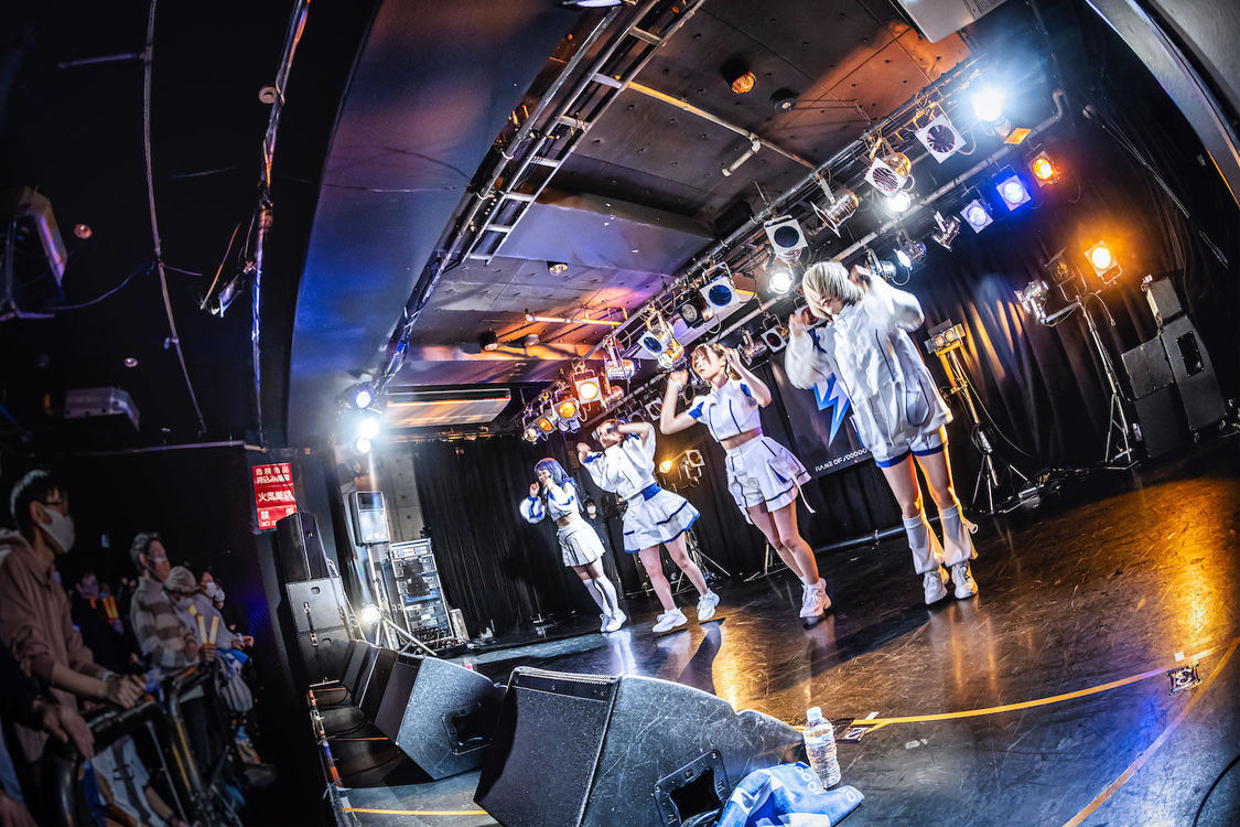 FiDZデビューワンマンライブ＜Lightning＞Spotify O-Crest（2022年1月30日／ライブ撮影：Johji Domon）