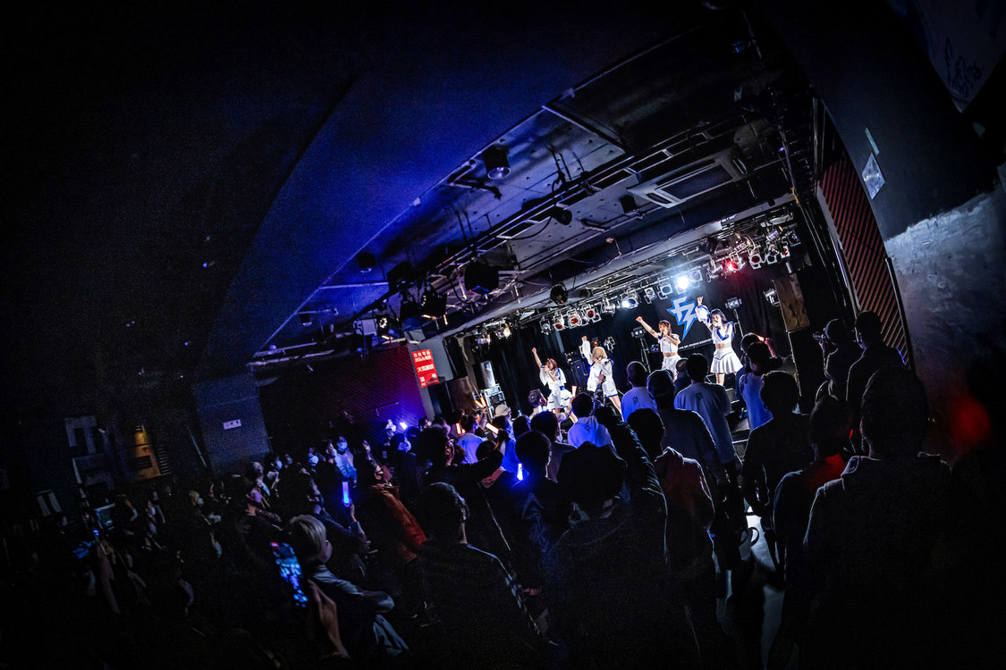 FiDZデビューワンマンライブ＜Lightning＞Spotify O-Crest（2022年1月30日／ライブ撮影：Johji Domon）