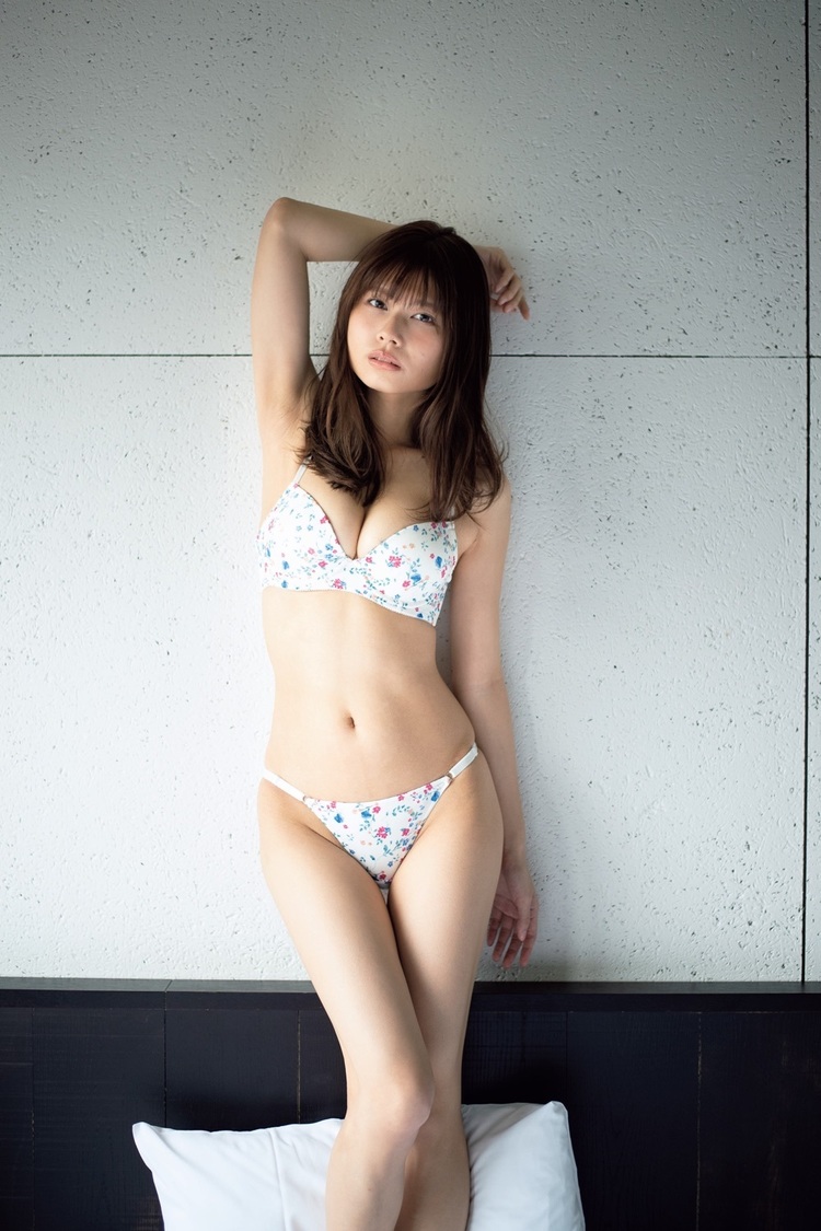 鹿目凛『旬撮GIRL Vol.10』より（撮影：松田忠雄）