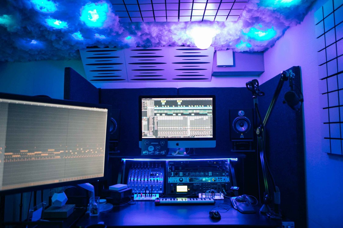 Sayaの作業デスク全景