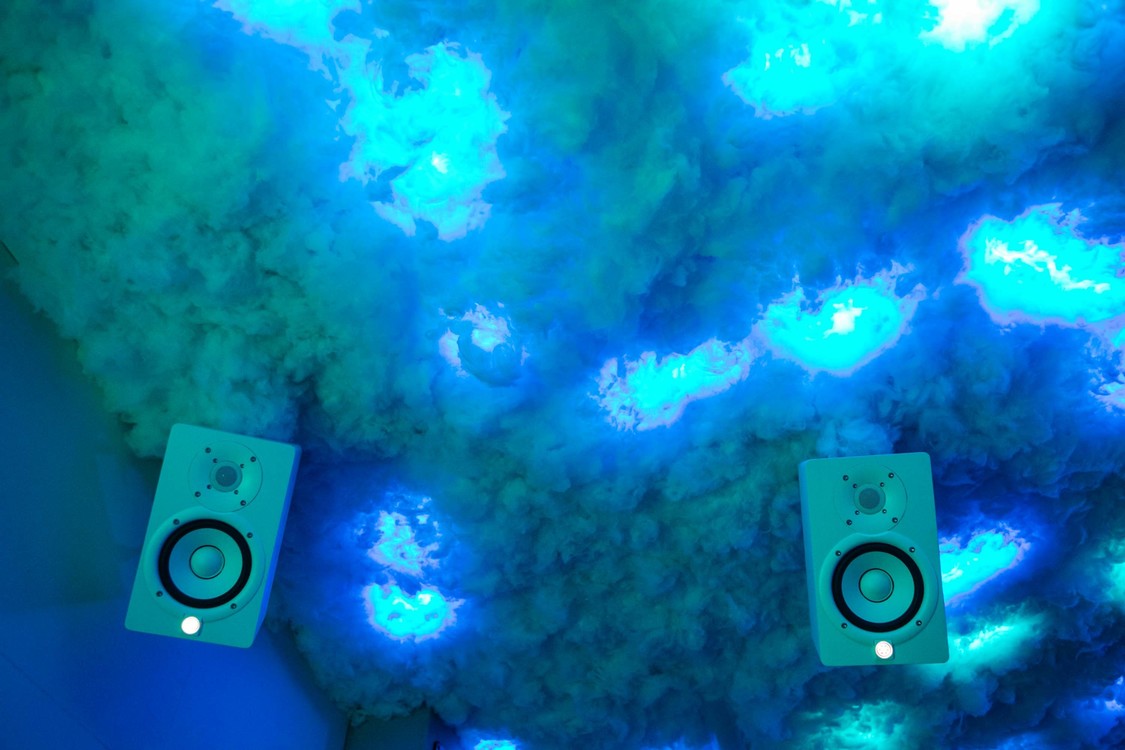 来客用天吊りスピーカーのYAMAHA（ヤマハ）HS5IW