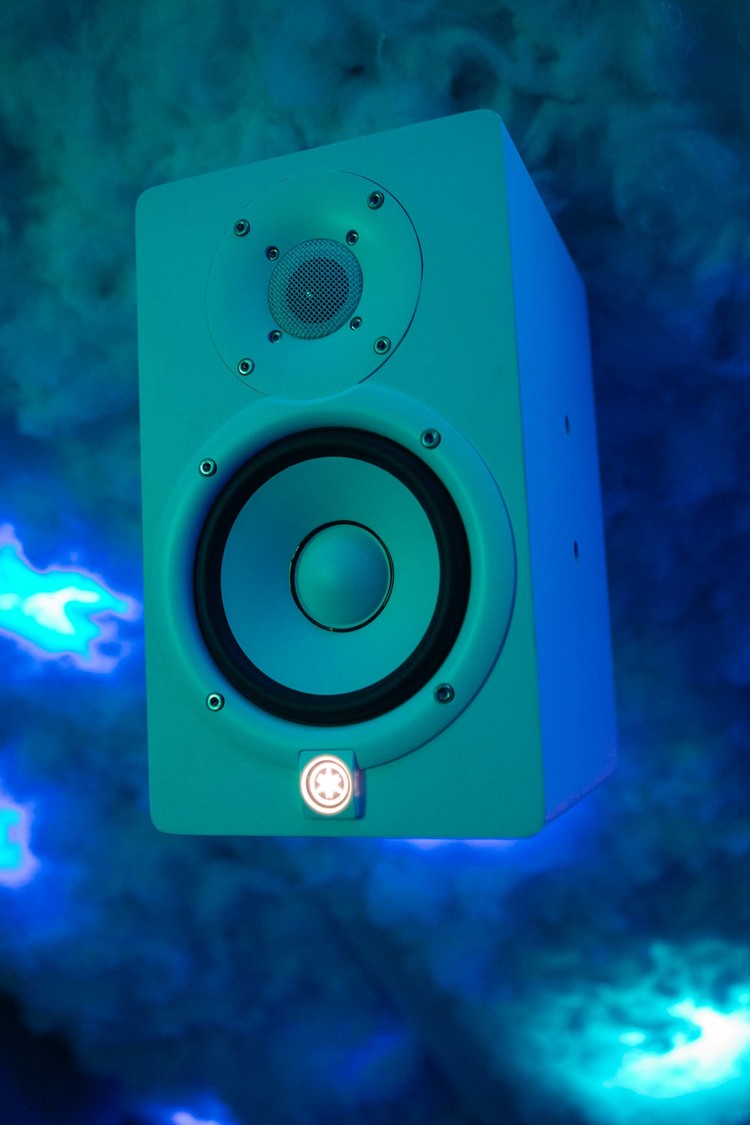 来客用天吊りスピーカーのYAMAHA（ヤマハ）HS5IW