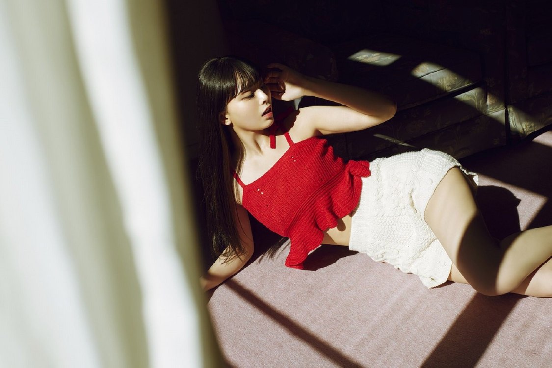 『川口ゆりな2022.04-2023.03カレンダーブック』（東京ニュース通信社刊）