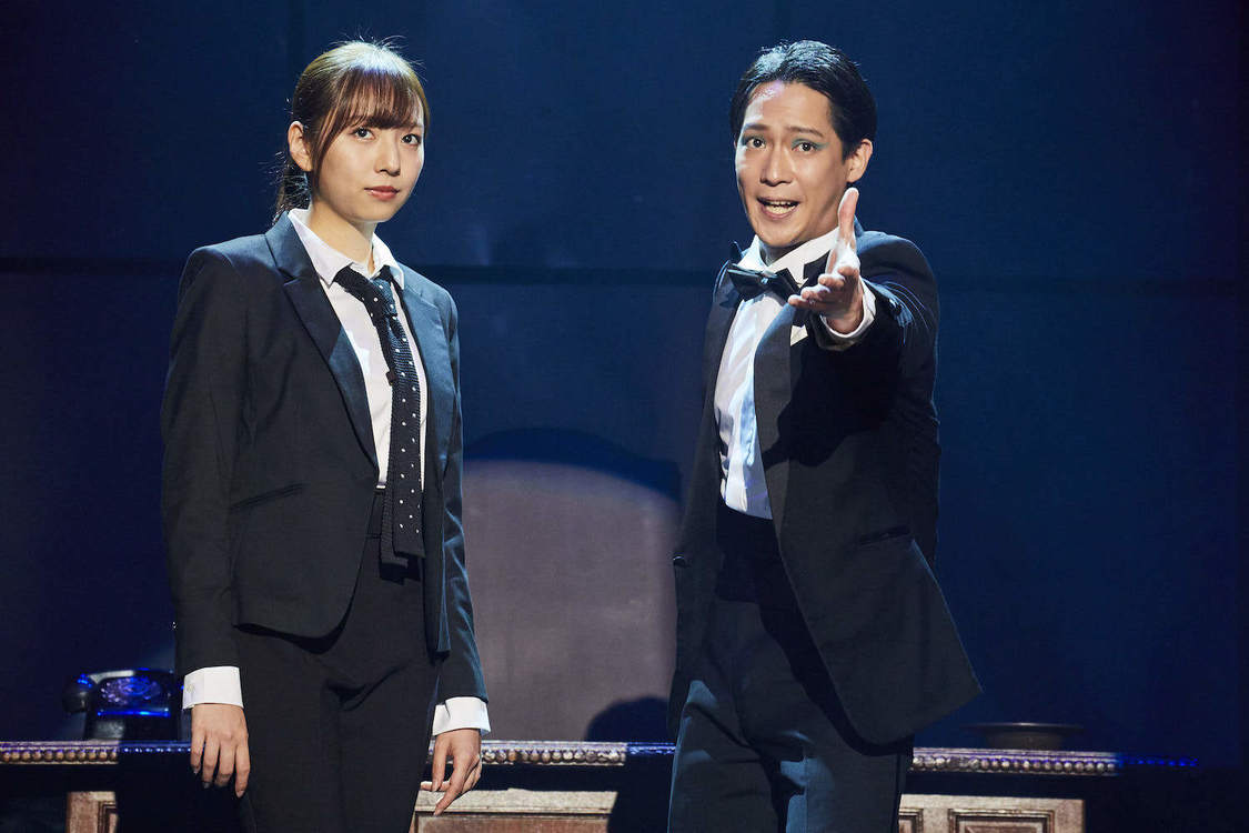 2021年＜熱海殺人事件ラストレジェンド＞舞台写真（新内眞衣、味方良介）