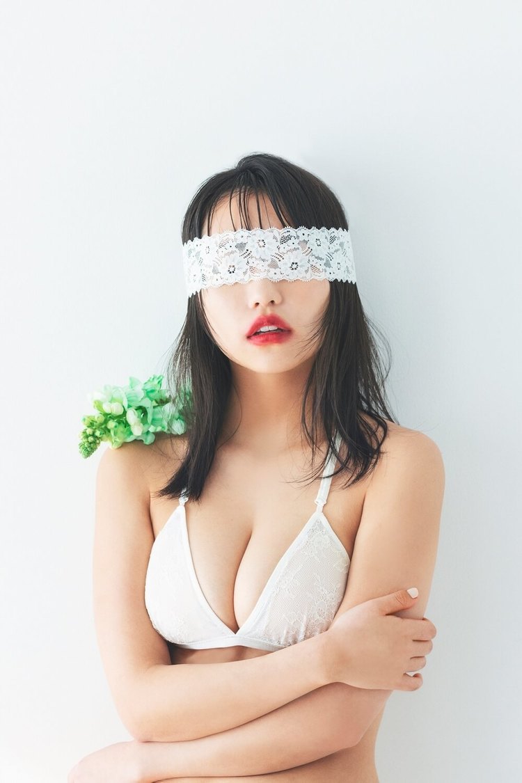 『大原優乃 2022.4-2023.3 カレンダー』より