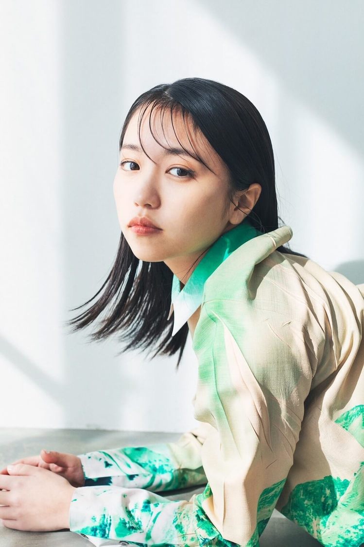 『大原優乃 2022.4-2023.3 カレンダー』より