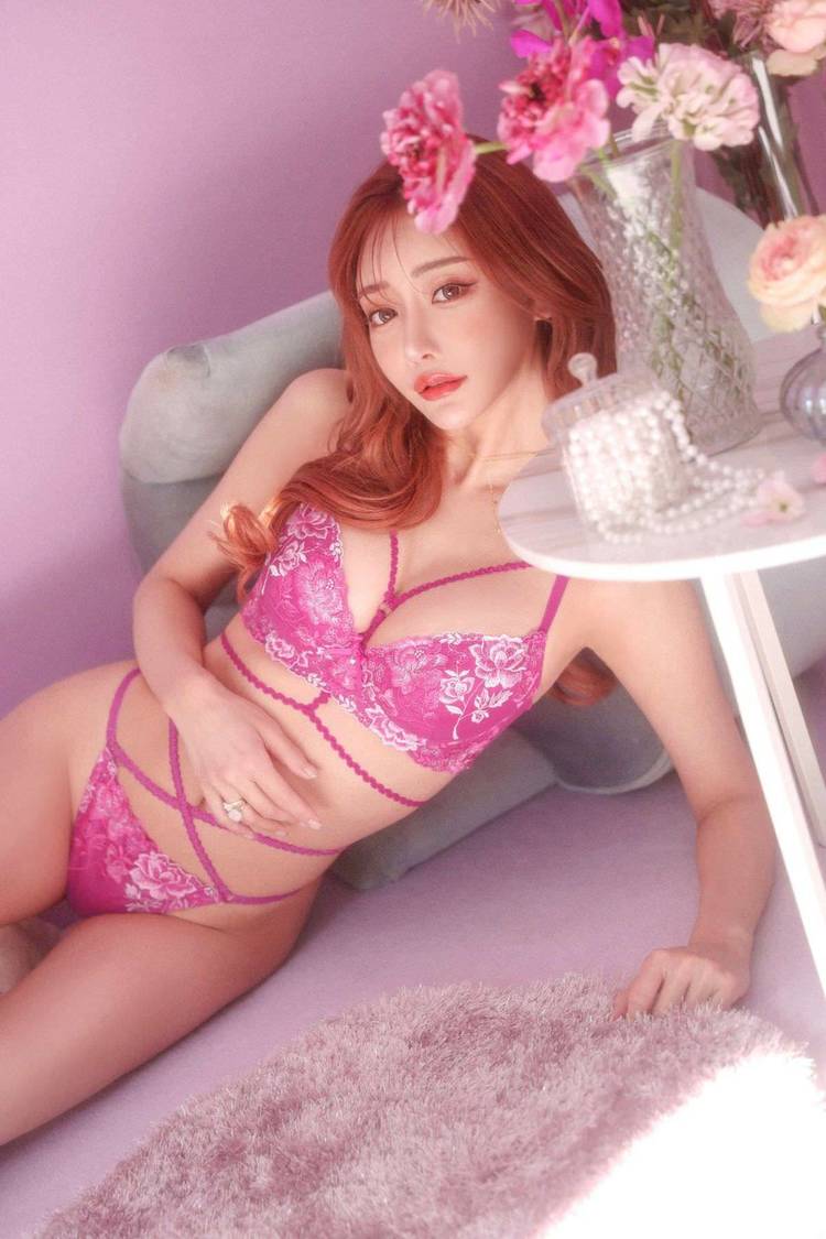 明日花キララ『WhipBunny』フラワリーストリング ブラ