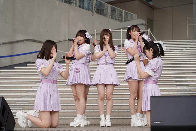 なんキニ!<1stアルバム『Growing!!』の新衣装お披露目ライブ(第1部)>ダイバーシティ東京プラザ フェスティバル広場(2022年2月19日)