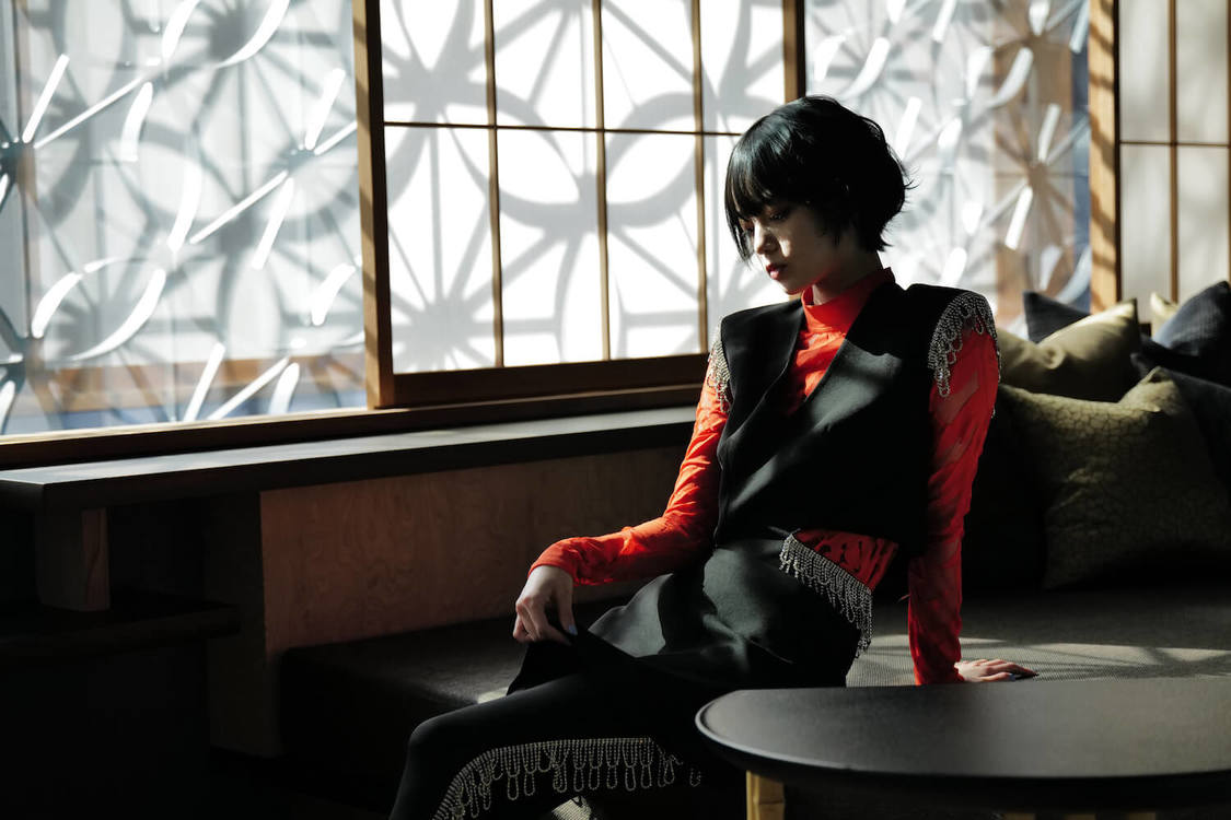 平手友梨奈『H&M Studio』春夏コレクションより