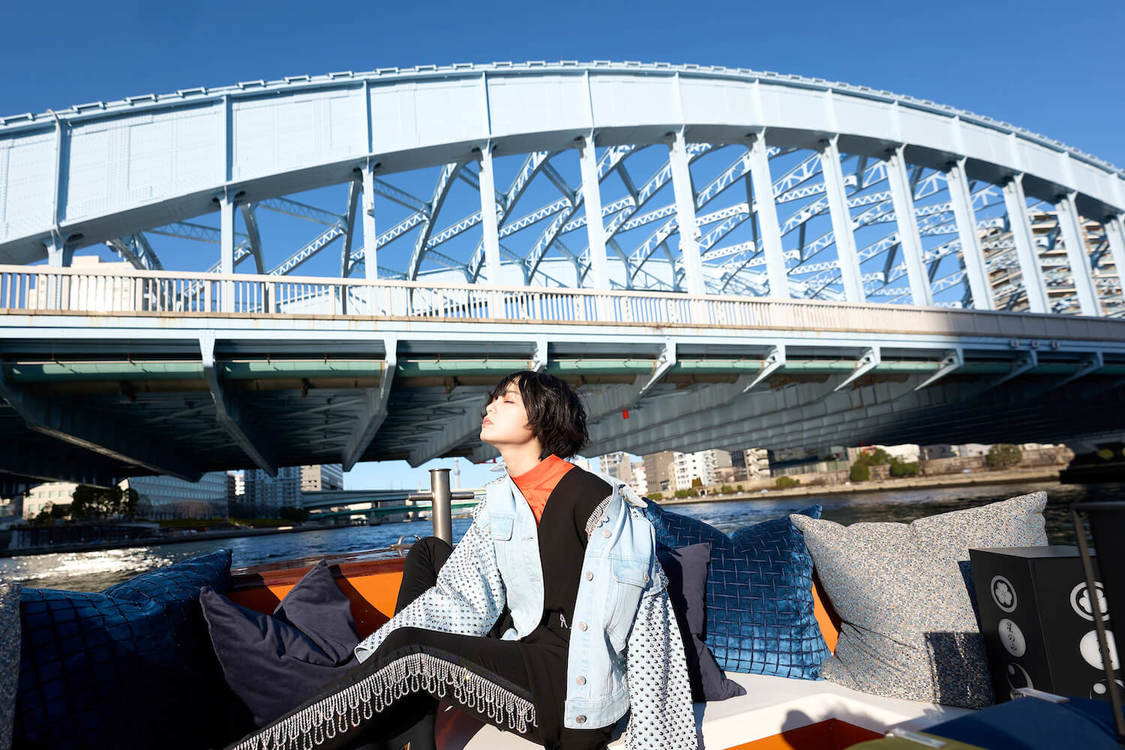 平手友梨奈『H&M Studio』春夏コレクションより