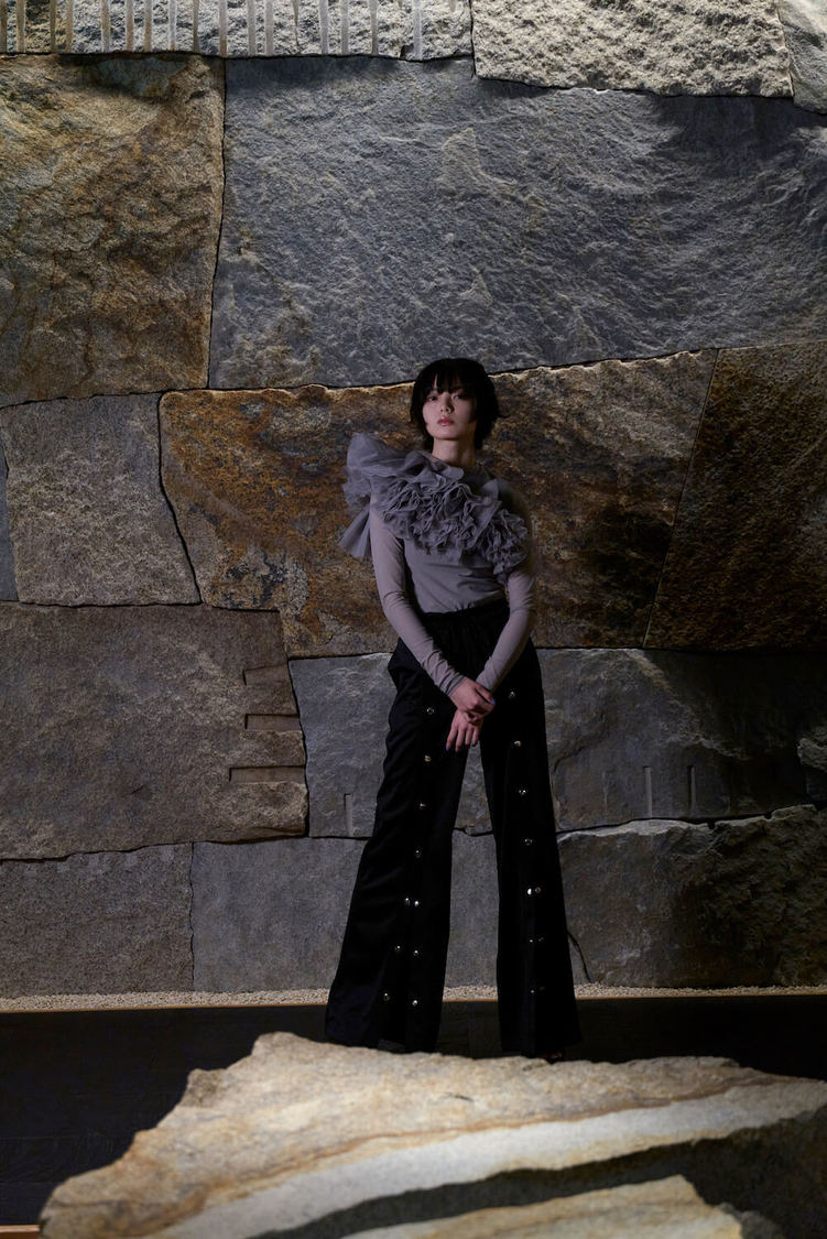 平手友梨奈『H&M Studio』春夏コレクションより